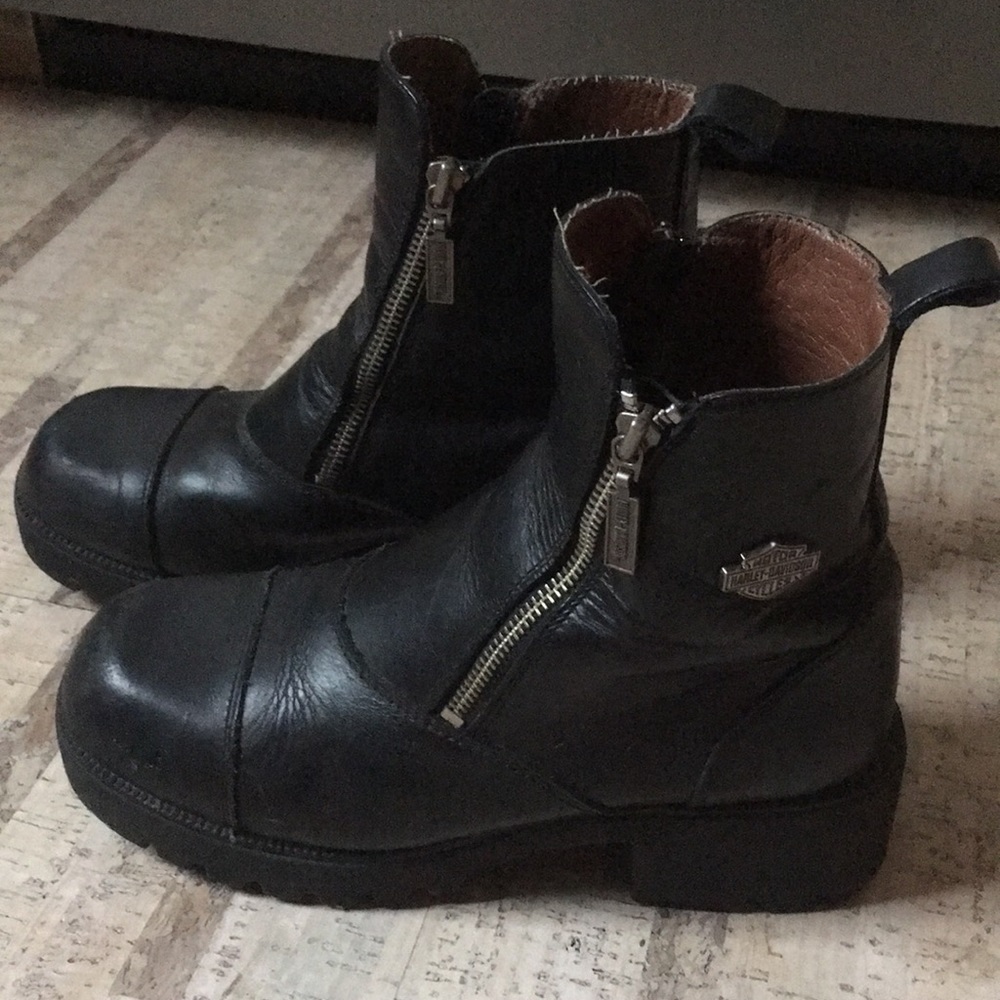 Harley Davidson, double zipper, black boots